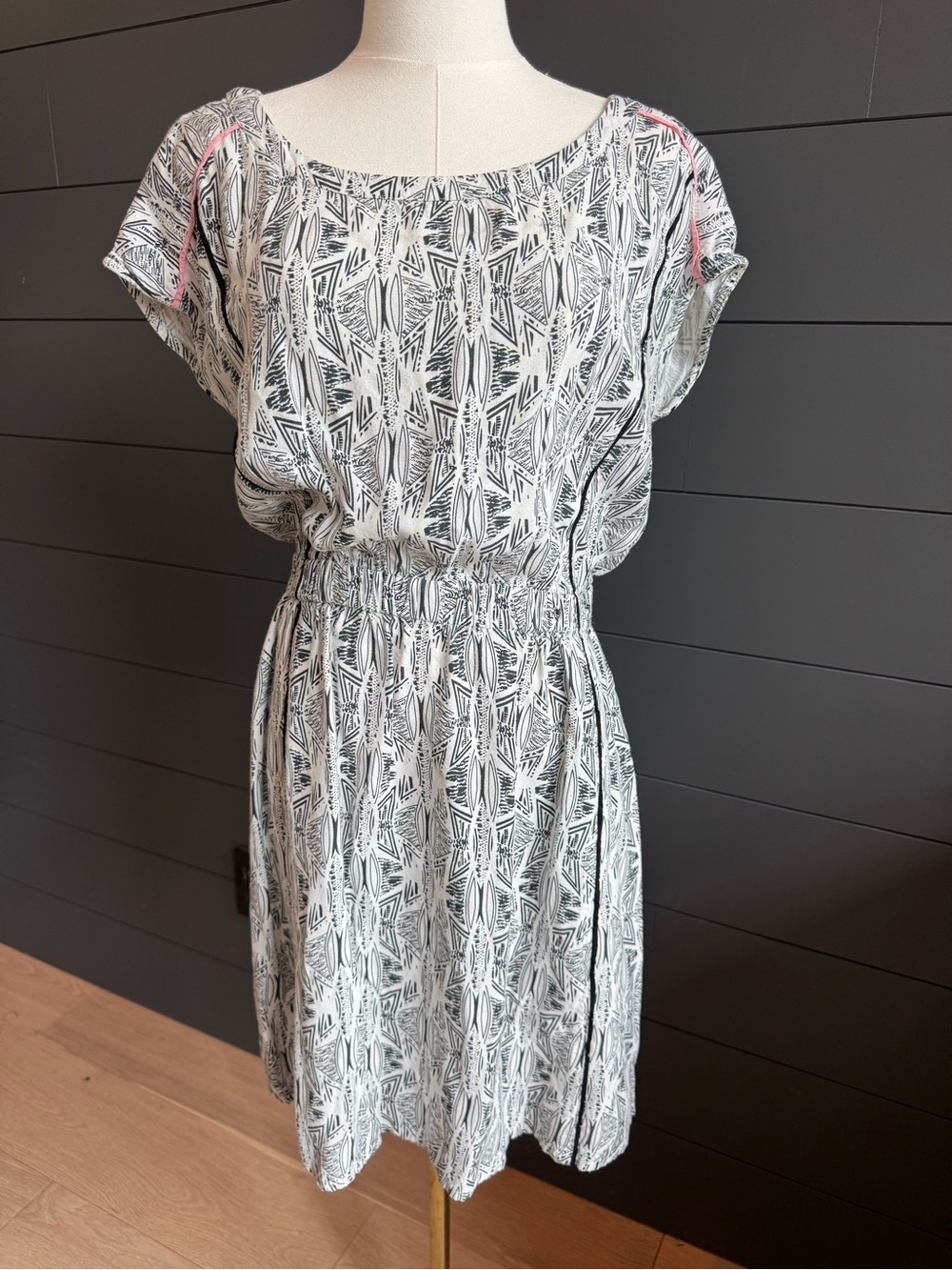 Desires Geometric Print Dress Black White Elastic Waist Casual Summer Vacation